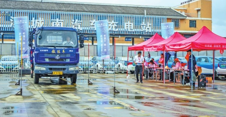 职工技能竞赛中,各县区选手展风采。